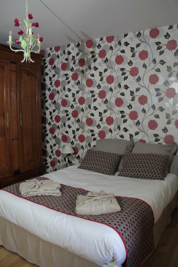 Le Logis De La Foret Hotel Sainte-Verge Esterno foto